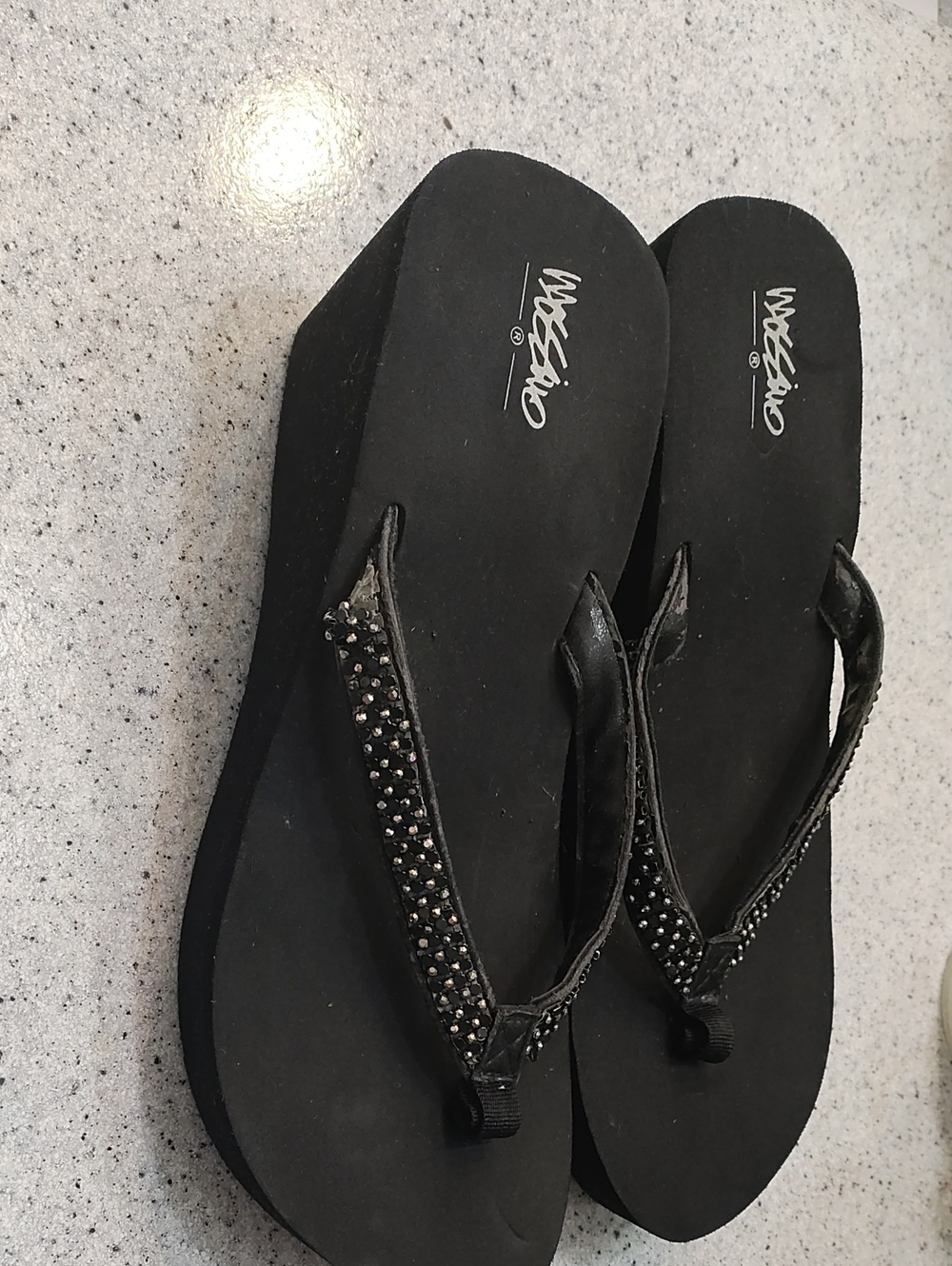 Mossimo Supply Co. Black 🕴️ Sleek ✨Rhinestone Strap Flip Flops🌊🏖️🌠